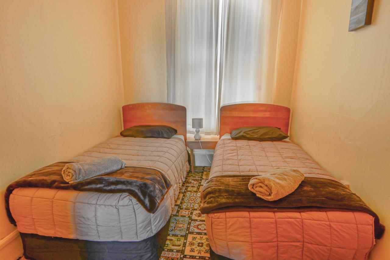 Empire Hotel Backpackers Oamaru Ngoại thất bức ảnh