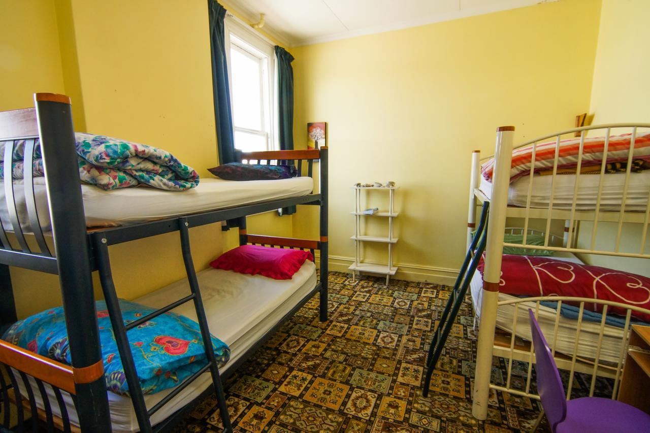 Empire Hotel Backpackers Oamaru Ngoại thất bức ảnh
