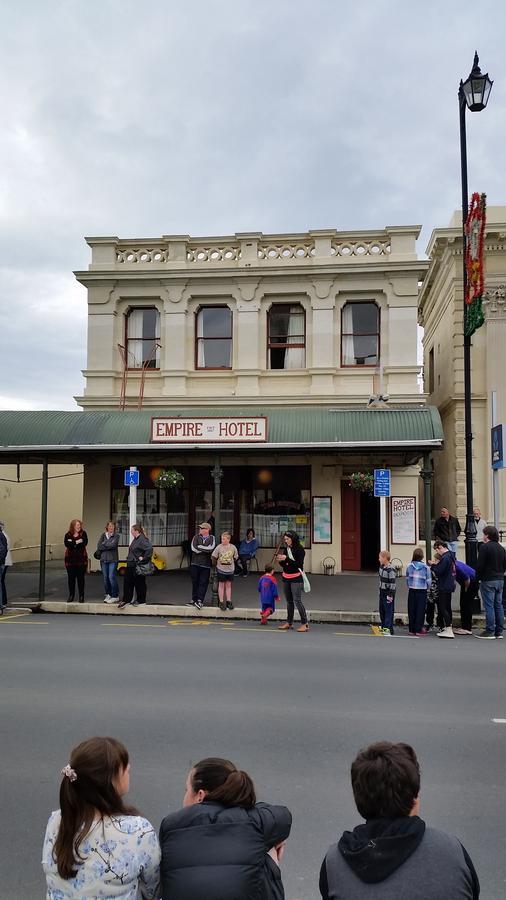 Empire Hotel Backpackers Oamaru Ngoại thất bức ảnh