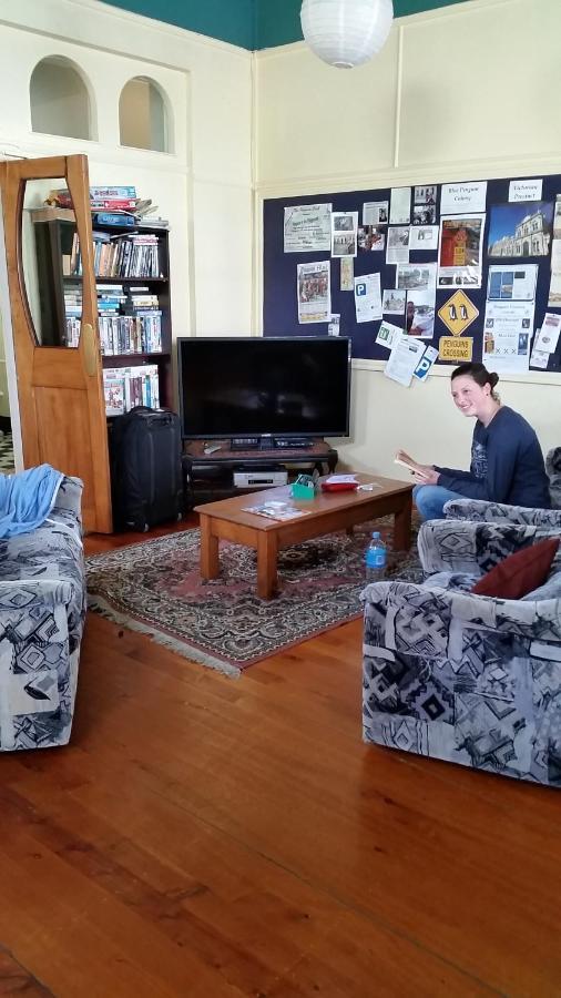Empire Hotel Backpackers Oamaru Ngoại thất bức ảnh