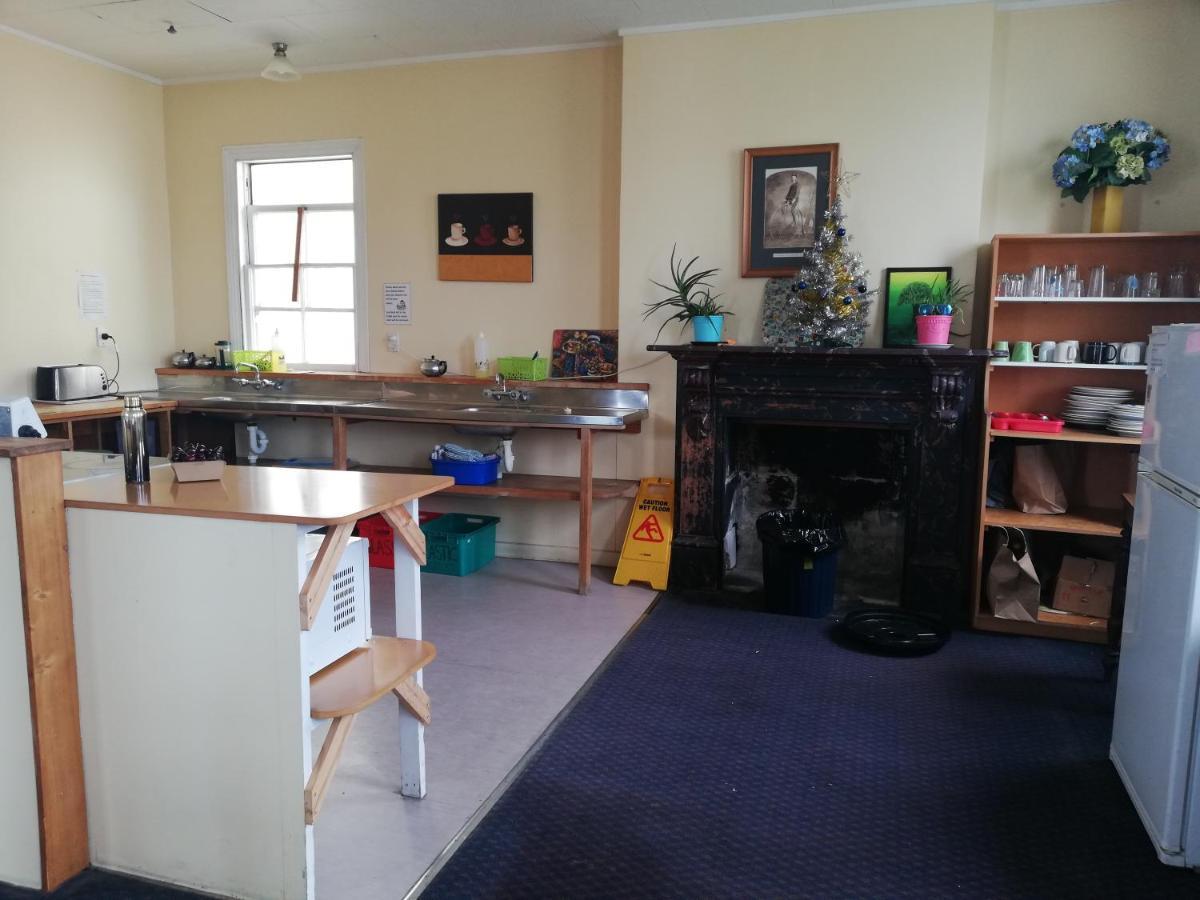 Empire Hotel Backpackers Oamaru Ngoại thất bức ảnh