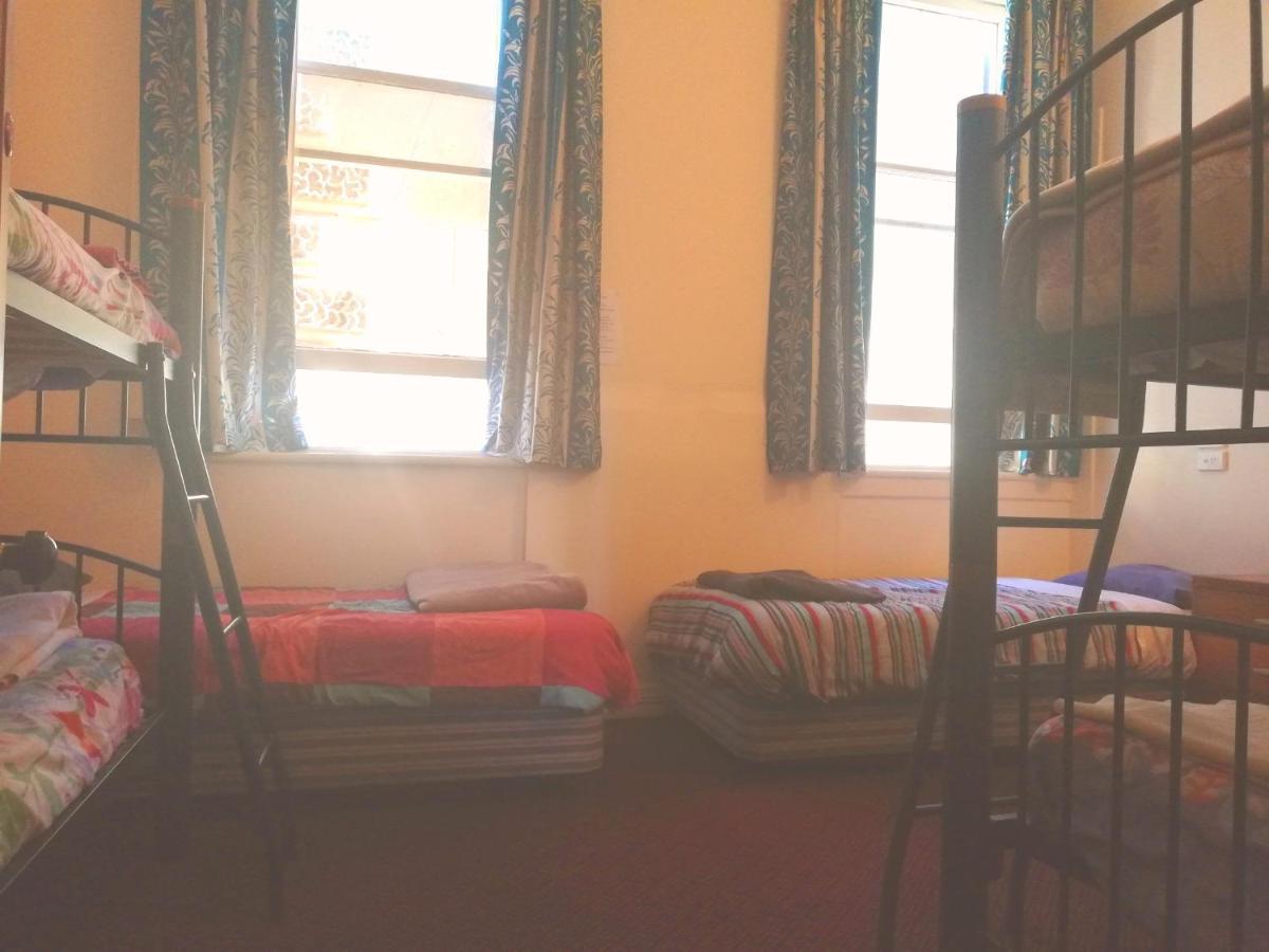 Empire Hotel Backpackers Oamaru Ngoại thất bức ảnh