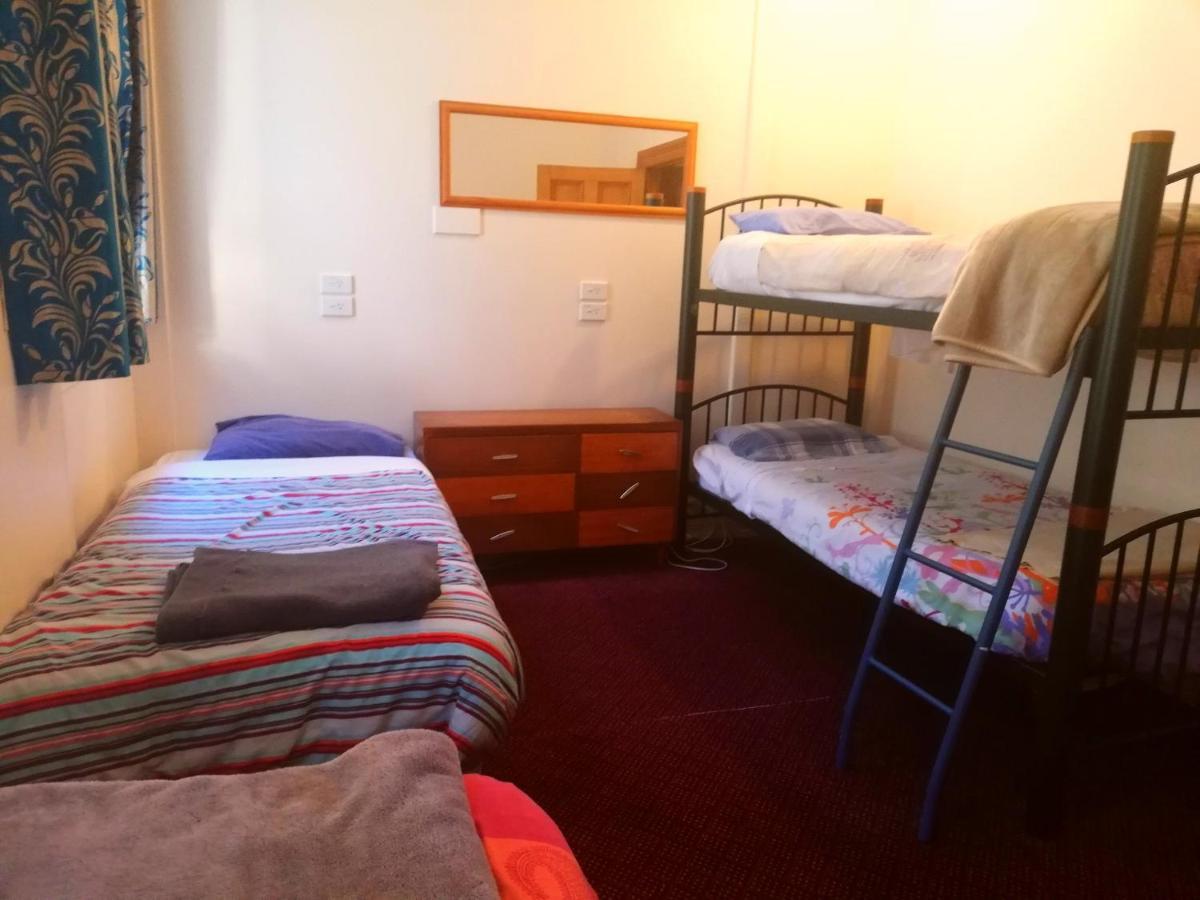 Empire Hotel Backpackers Oamaru Ngoại thất bức ảnh