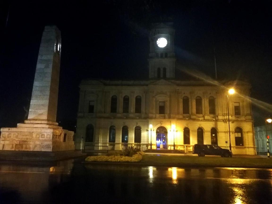 Empire Hotel Backpackers Oamaru Ngoại thất bức ảnh